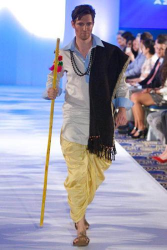 <span style="color: yellow">FASHION WEEK Spring Summer 2015 London</span>
