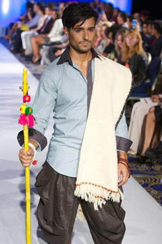 <span style="color: yellow">FASHION WEEK Spring Summer 2015 London</span>