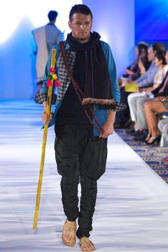 <span style="color: yellow">FASHION WEEK Spring Summer 2015 London</span>