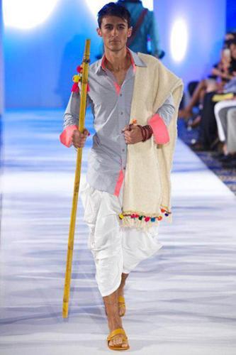 <span style="color: yellow">FASHION WEEK Spring Summer 2015 London</span>